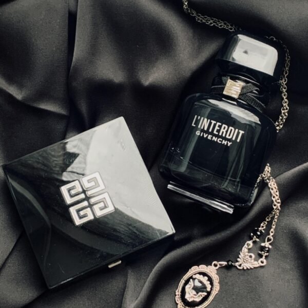 جیونچی له اینتردیت اینتنس زنانه